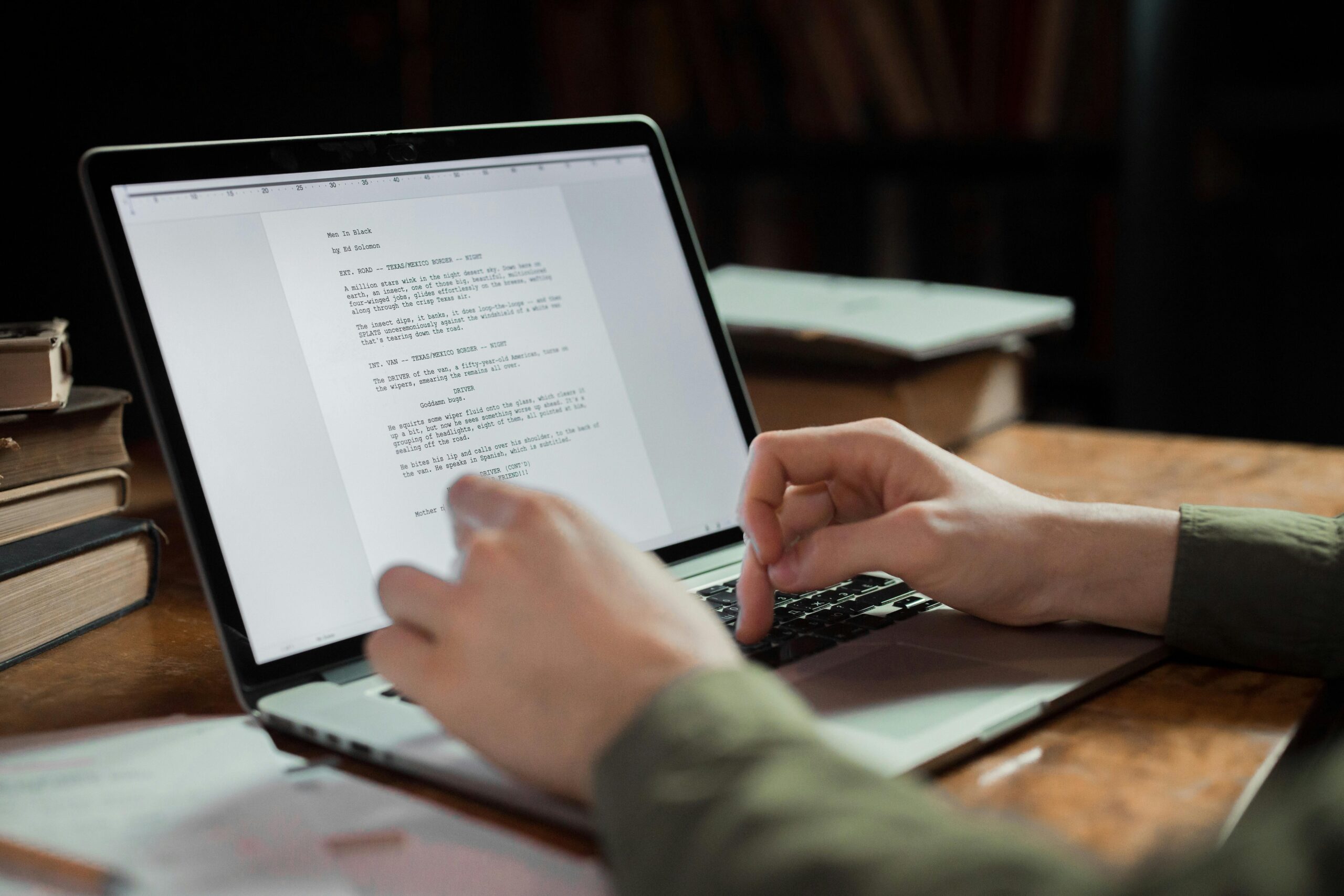 student-die-teksten-schrijft-voor-studie-plagiaat-checker-ai